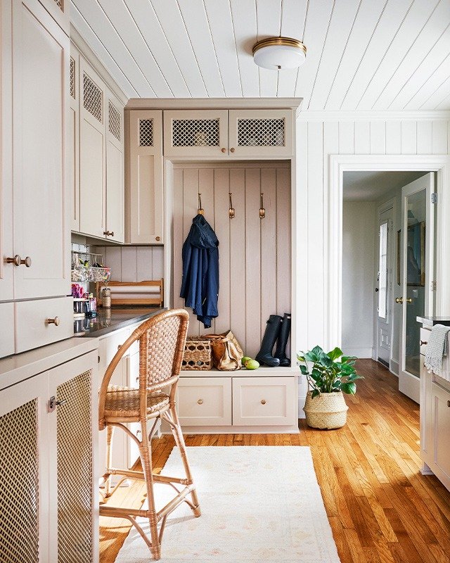 PRETTY MEETS PRACTICAL: 15 DESIGNER MUDROOMS - The Scout Guide